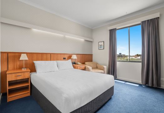 3. 메트로 호텔 퍼..