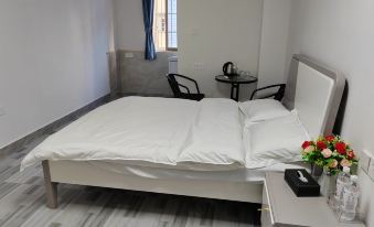 Luoshen Apartment