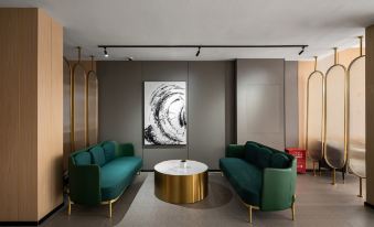 Lechao Collection Hotel (Shanghai Bailian Central Zhenguang Road Subway Station)