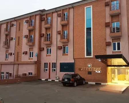 Hard Break Hotel and Suite