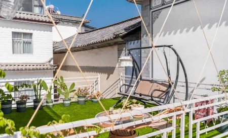 Serenity Homestay (Erhai Branch, Dali Ancient Town)