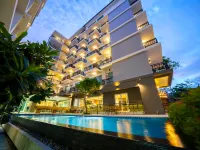 LHC HOTEL AND RESORT Hotels near Mum Aroi Naklua