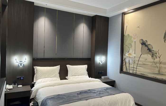 Yifeng Business Hotel