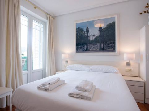 TERRAZA CON VISTAS SOBRECOGEDORAS EN APARTAMENTO DE LUJO por www.SanSebastianApartments.es