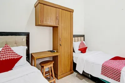 OYO 91986 Annajah Homestay Syariah Hotels near TOSERBA ICON 5000 6000 8000