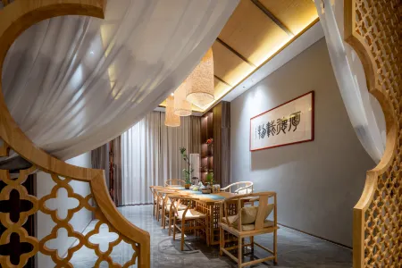 Yimu Yayuan Homestay Отели рядом с достопримечательностью «Huanggang Science & Technology Institute»