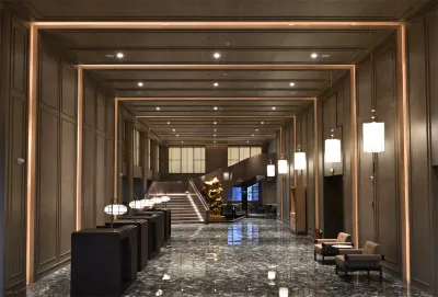 Shenyang Central Hotel (Forbidden City Middle Street Subway Station) Отели рядом с достопримечательностью «Shenshuiwan Navigation Lock»