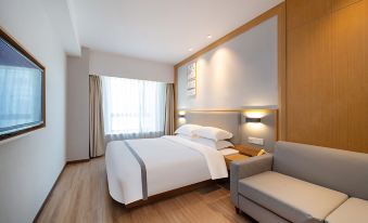 GELI Hotel (Nantong Zhongyang Shangwuqu Tiyu Huizhanzhongxin)