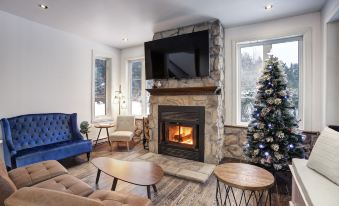 Le 900 Tremblant Inn Café and Bistro