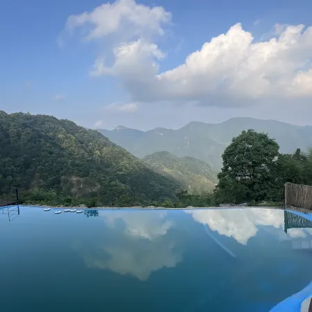 Floating Clouds Homestay