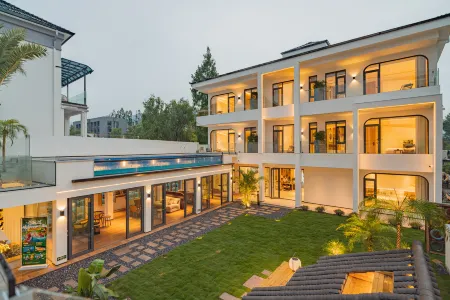 Yingfei July (OMG Heartbeat Paradise Store) Отели рядом с достопримечательностью «Chuiyun Tongtian River»