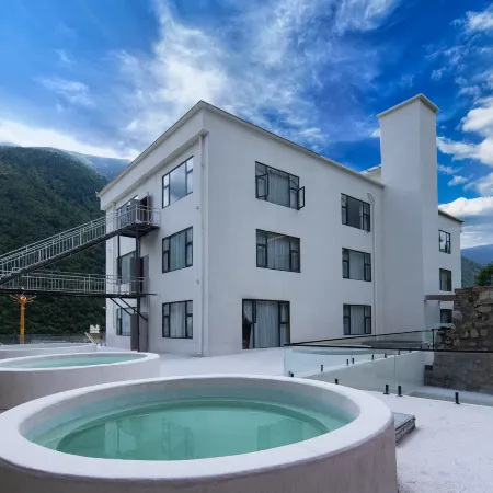 Mountain Twilight & Snow Reflection - Private Hot Spring Villa (Kangding Yulin Flagship Store)
