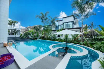 No. 32 Mansion Hotels near Lancang River Scenery