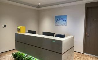 Wuhan Zhiren Homestay (Qingyuzui Subway Station)