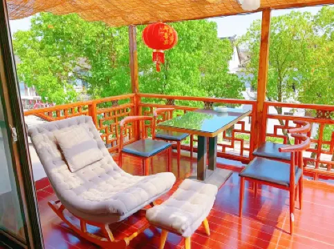 Zhouzhuang Jingou Linhe Bieyuan Chinese Inn โรงแรมใน