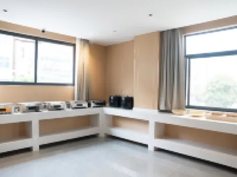 Marriott Lanting Hotel (Shanyang People's Square Bus Station Branch) Hotels in Shanyang County