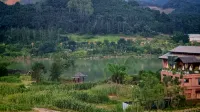 Wuluo Lakeside Hotel