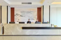 Taiying International Grand Hotel (Dongxing City High-Speed Railway Station Erqiao Port)