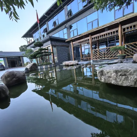 Moon Bay Courtyard-Style Hotel
