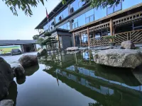 Moon Bay Courtyard-Style Hotel