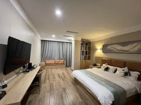 Ningling Spring and Autumn She Theme Hotel