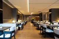 Shenyang Zhongjie Forbidden City Square Cultural Tourism Area Atour Hotel