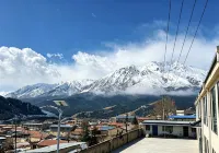 Qilian Cloud Bed and Breakfast - Mountain view