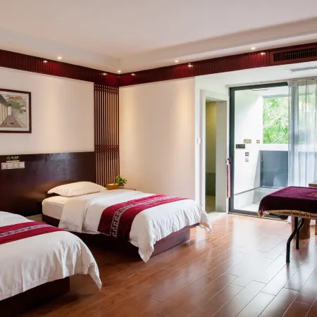 Huazhuquan Health Hot Spring Hostel