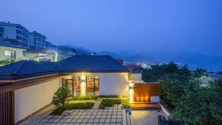Floral Hotel · Qingdao Wilderness Hotel(Laoshan Beach Store in Laoshan Scenic Area) Отели рядом с достопримечательностью «Laoshan Taiqing Palace»