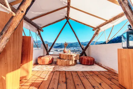 Ren'an Valley 270 Degree Tent Manor