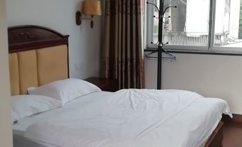 Longxin Business Hotel (Ningming Railway Station)