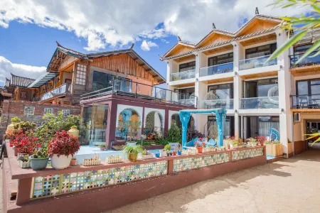 Lugu Lake Yunman · Jinghu View Inn Отели рядом с достопримечательностью «Modai Wangfeifu»