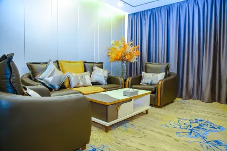 Century Maple Boutique Hotel, Bole Отели рядом с достопримечательностью «Bortala Polytechnic»