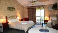 Karri Forest Motel Hotels in Beedelup