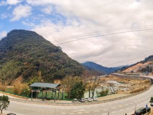 Shiniu Mountain Lunan Inn