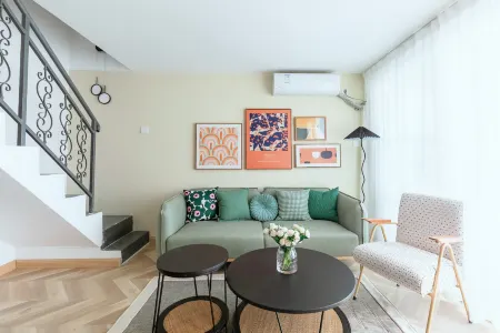 Jinan Anzhi ruosu apartment Отели рядом с достопримечательностью «Академия технологий Национальной сети»