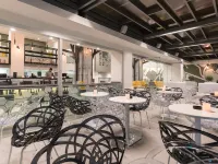 City Center Hotel Hotels near شاطئ إيلي