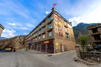 Super 8 Hotel (Entrance to Daocheng Yading Scenic Area)