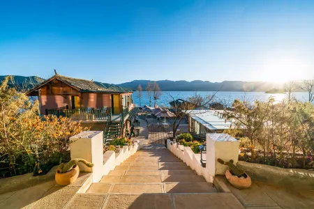 Wanghu Inn Отели рядом с достопримечательностью «Dazu Pier»