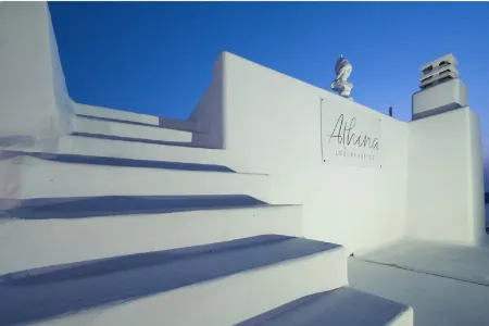 Athina Luxury Suites Отели рядом с достопримечательностью «Тира»