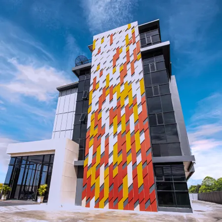 Fortune D Hotel Phitsanulok Отели рядом с достопримечательностью «Дворец Чан»