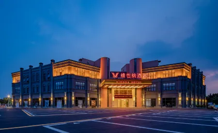 Vienna Hotel (Doumen Daxin Xindu Store) Отели рядом с достопримечательностью «Crocodile Island»