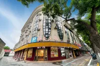 Congress Hotel (Jiashan Railway Station Hengli Plaza)