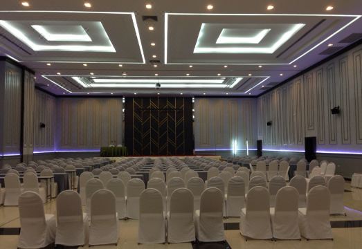 2. 톤 통 리조트 ..