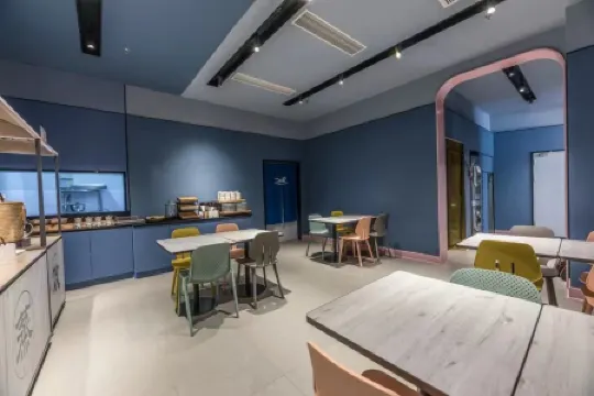 HanTing Hotel (Shanghai Tongji University Siping Road Subway Station) Отели рядом с достопримечательностью «CPC Jiangsu Provincial Committee Former Site (West Gate)»