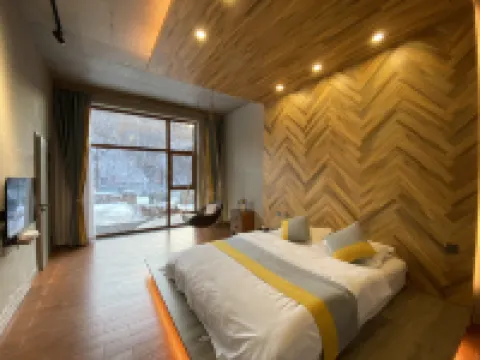 Kuandian Lake Light Mountain House B&B