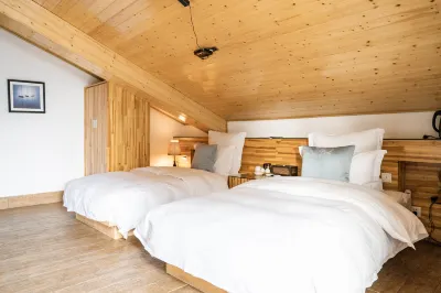Guofu Shuanggong Shanju Hotels in Anhua