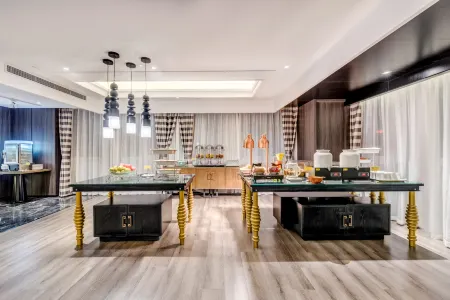 Yueweizhi Hotel (Baoding East Railway Station Heda New District Store) Отели рядом с достопримечательностью «Baoding Zoo»