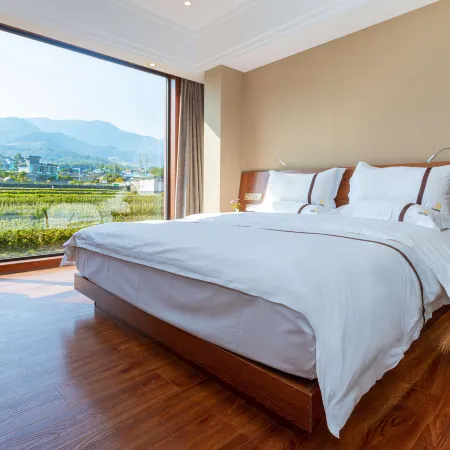 Phoenix Hot Spring Holiday Hotel