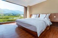 Phoenix Hot Spring Holiday Hotel Hotels in Yingjiang